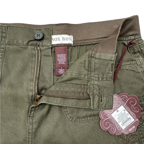 Knox Rose Women’s M Olive Green Embroidered Cuffed Cargo Shorts, Green Shorts - Picture 7 of 10